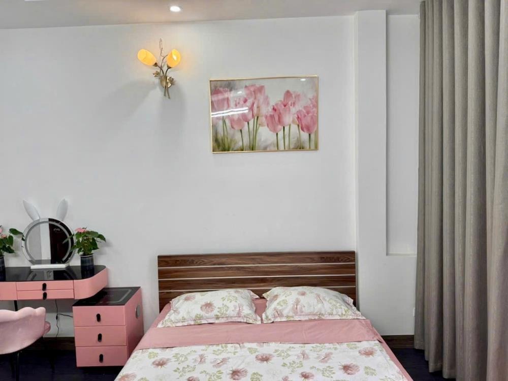 Bán nhà Cầu Giấy 42m2, 5 Tầng, 9.8 Tỷ - Vị Trí Đắc Địa, Pháp Lý Sổ Đỏ