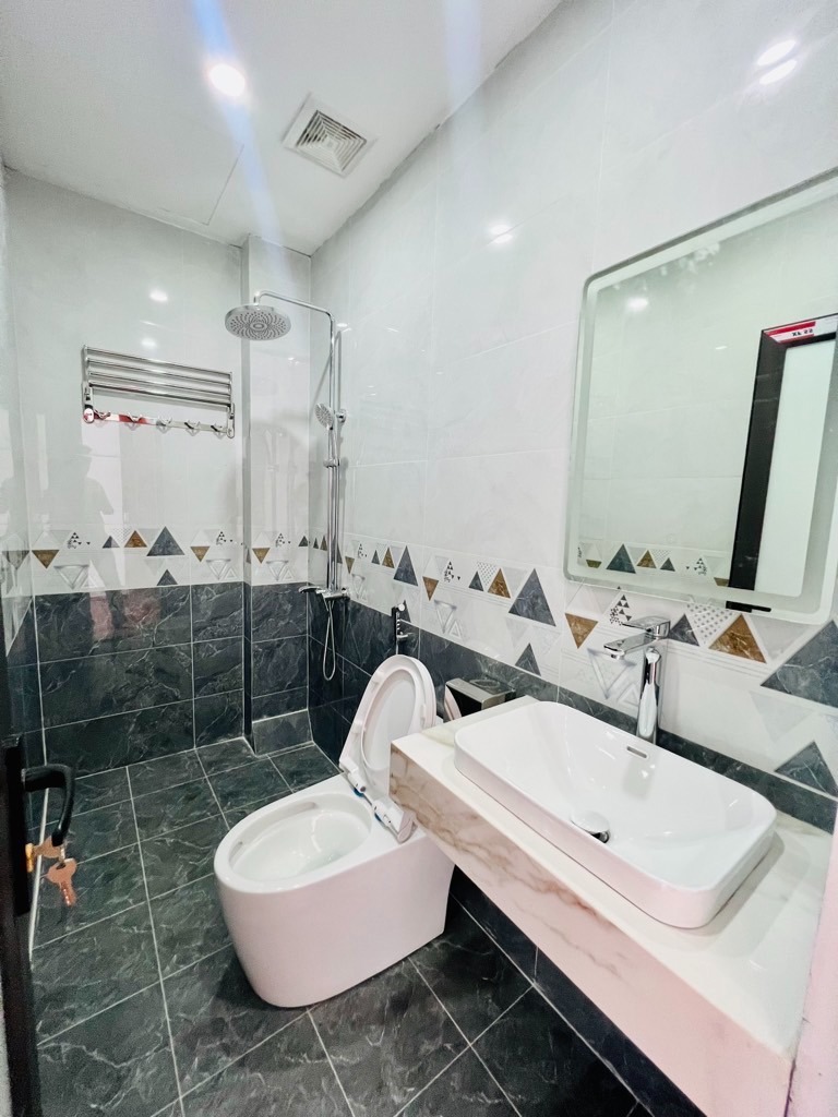 Nhà Mặt Ngõ, 5 Tầng Thang Máy, Kinh Doanh, Trần Khát Chân - 13 tỷ