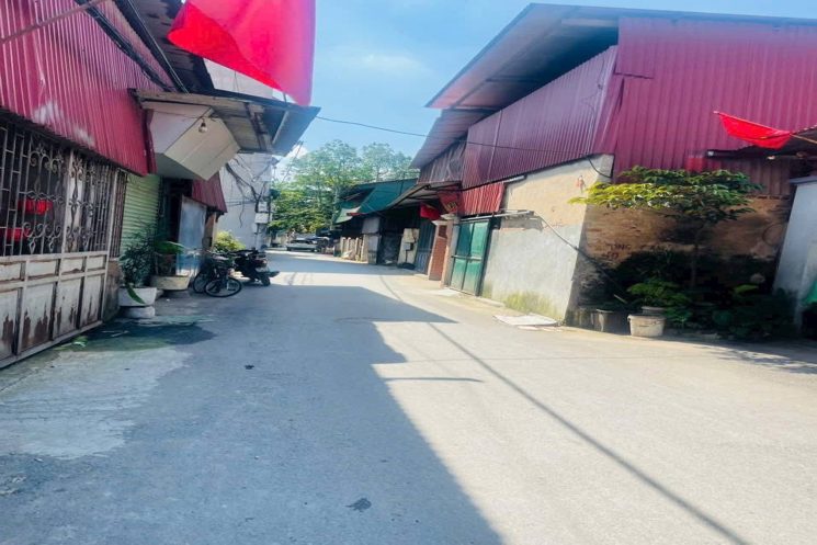 Bán nhà 2 tầng Hương - Mạc - Từ Sơn quanh 2 tỷ ô tô vào nhà