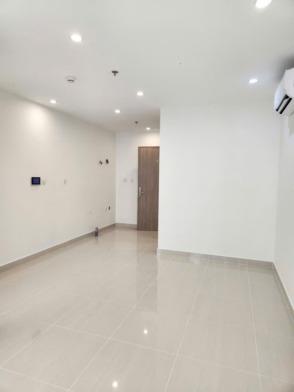 Bán Căn Studio VinHomes Grand Park - View Hồ Bơi, Đông Nam - Giá Tốt