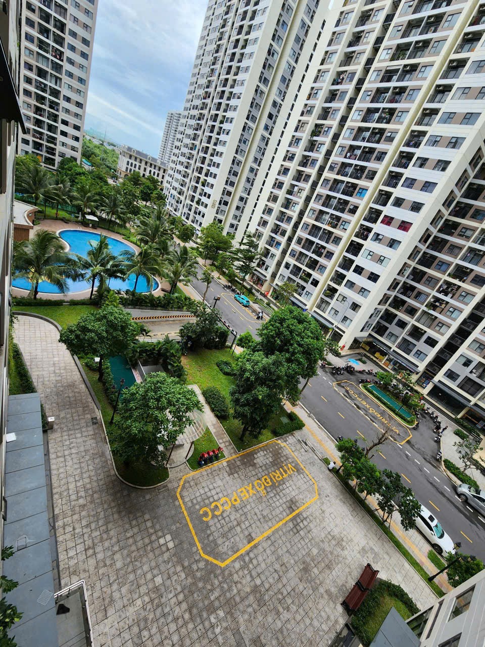 Bán Căn Studio VinHomes Grand Park - View Hồ Bơi, Đông Nam - Giá Tốt