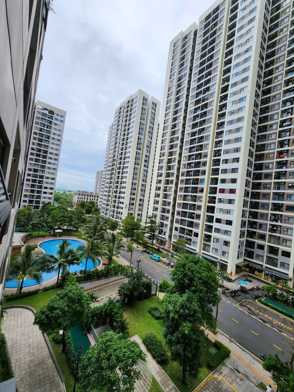 Bán Căn Studio VinHomes Grand Park - View Hồ Bơi, Đông Nam - Giá Tốt