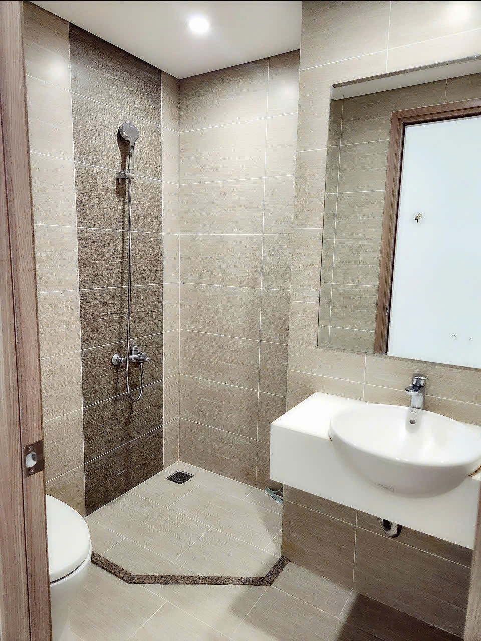Bán Căn Studio VinHomes Grand Park - View Hồ Bơi, Đông Nam - Giá Tốt
