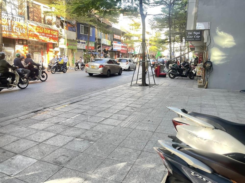 Bán Nhà Mặt Phố Quận Đống Đa 60m2 - 3 Tầng, Sổ A4, Giá 24 Tỷ - Vị Trí Đắc Địa Khâm Thiên