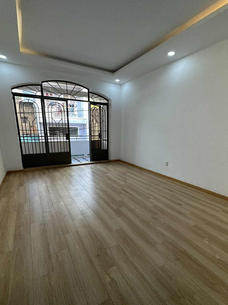 Nhà Làng Bình Thắng, Giá Chỉ 6.5 Tỷ - 4PN, 3 Tầng