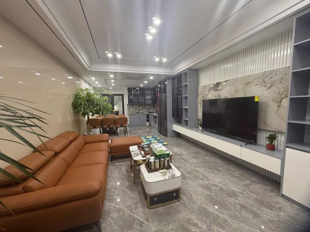 Siêu phẩm nhà 7 tầng thang máy, phố trạm Long Biên, gara ô tô, phòng ngủ rộng