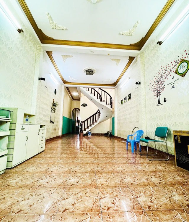Nhà 3 Tầng Tân Bình: Vị Trí Đắc Địa, Hẻm Xe Hơi, Giá Tốt