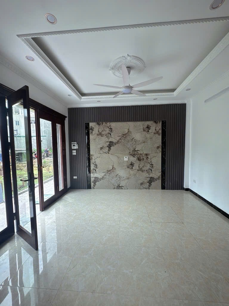 Nhà Việt Hưng, Thạch Bàn - 30m2 - 4 tỷ - Ô tô đỗ cửa - Full Nội Thất