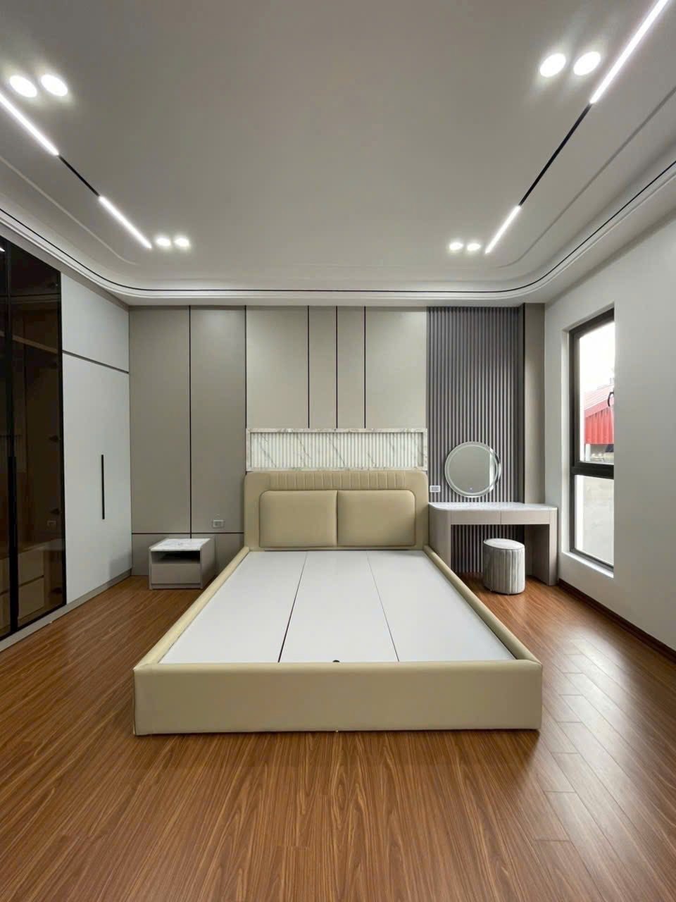 Bán nhà Nguyễn Văn Cừ, Long Biên: 6 Tầng, Mặt Tiền Rộng, Gần Ô Tô - Giá 9 Tỷ