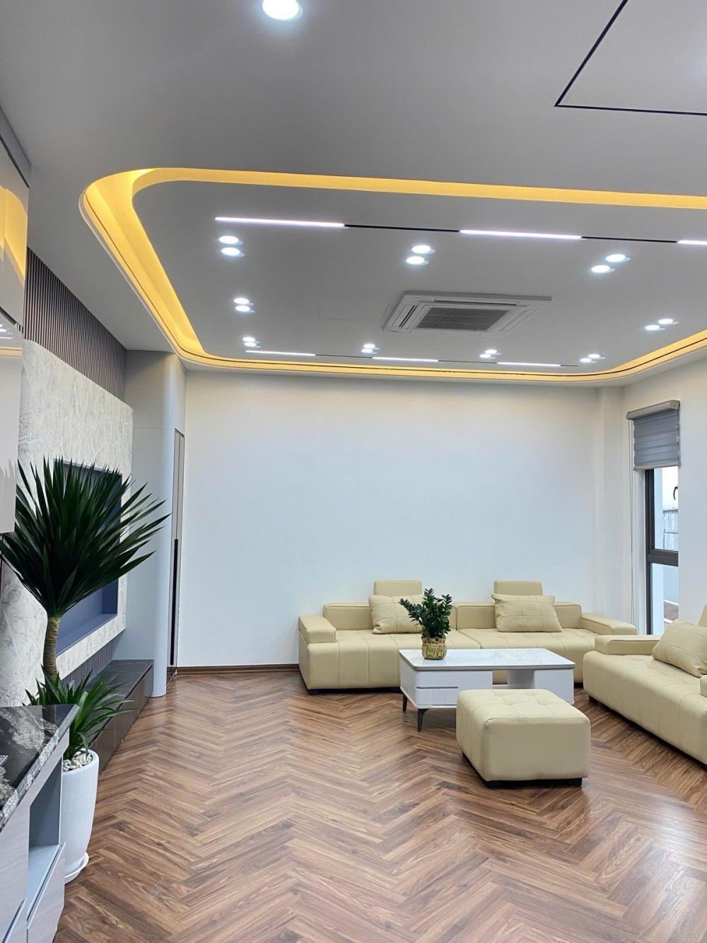 Bán nhà Nguyễn Văn Cừ, Long Biên: 6 Tầng, Mặt Tiền Rộng, Gần Ô Tô - Giá 9 Tỷ