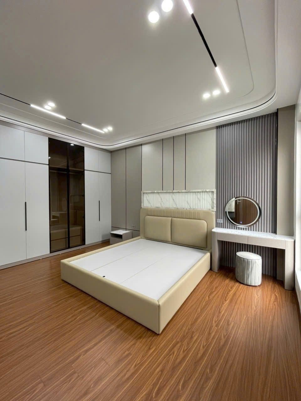 Bán nhà Nguyễn Văn Cừ, Long Biên: 6 Tầng, Mặt Tiền Rộng, Gần Ô Tô - Giá 9 Tỷ