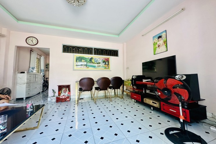 Bán nhà 173m2 Lương Văn Can Q8 – Ngang 6.3m – Hẻm xe hơi – 11.15 Tỷ