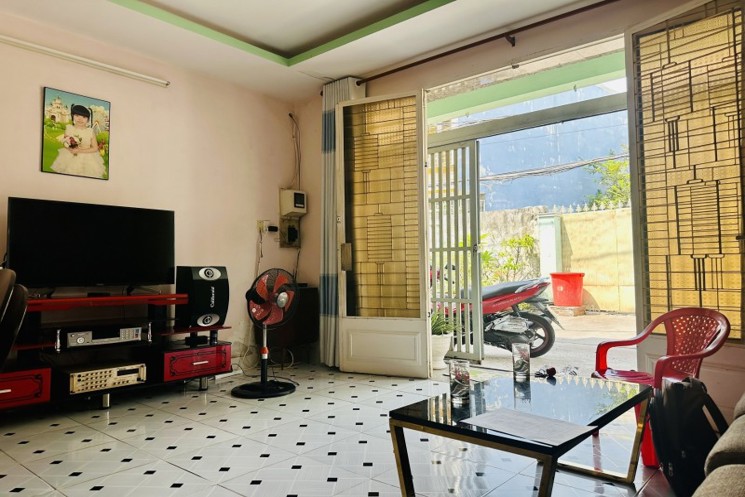 Bán nhà 173m2 Lương Văn Can Q8 – Ngang 6.3m – Hẻm xe hơi – 11.15 Tỷ