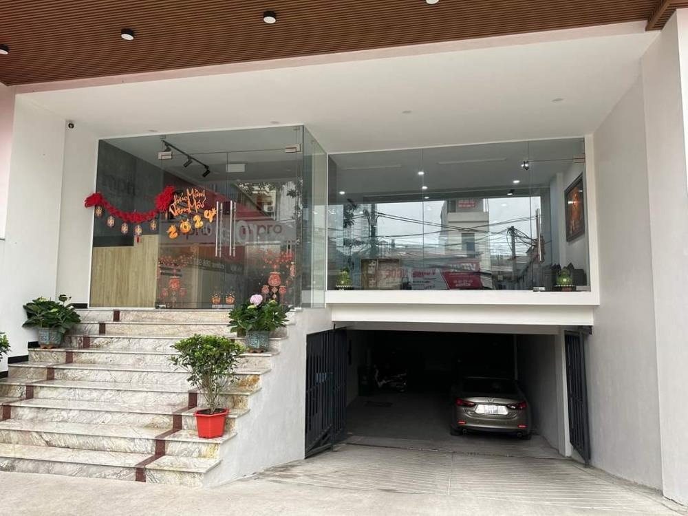 Bán nhà phố Tôn Thất Thuyết 205m2, 6 tầng, thang máy, 2 mặt tiền, KD tốt