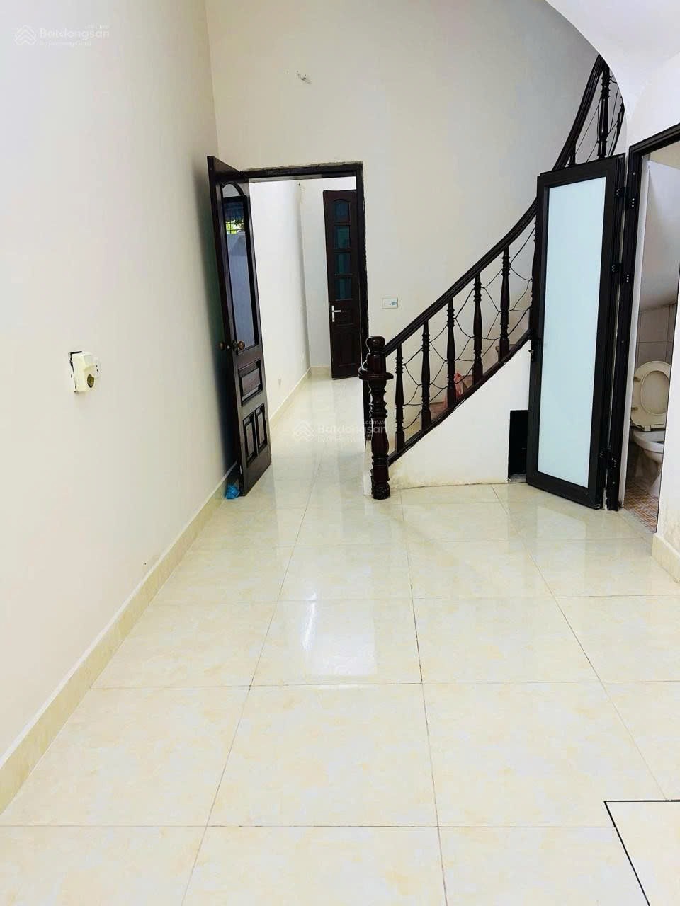 Cho Thuê Nhà 4 Tầng, Ngõ 2 Đặng Thùy Trâm, Cầu Giấy - 16.5tr/tháng