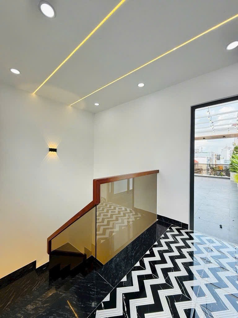 Bán nhà mặt tiền đẹp 80m2 x 4 tầng - Vị trí đắc địa, tiềm năng kinh doanh