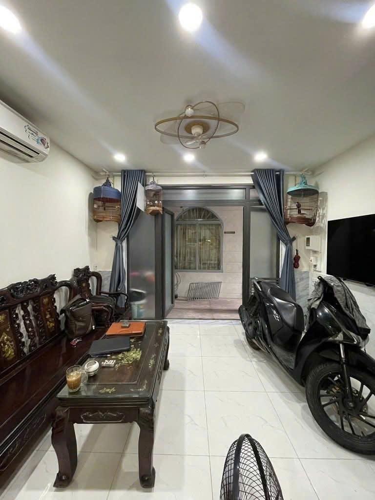 Bán Nhà Đường Phan Văn Hớn, Quận 12 - 8x30m, 19 Phòng Trọ, Tiềm Năng Kinh Doanh Cao