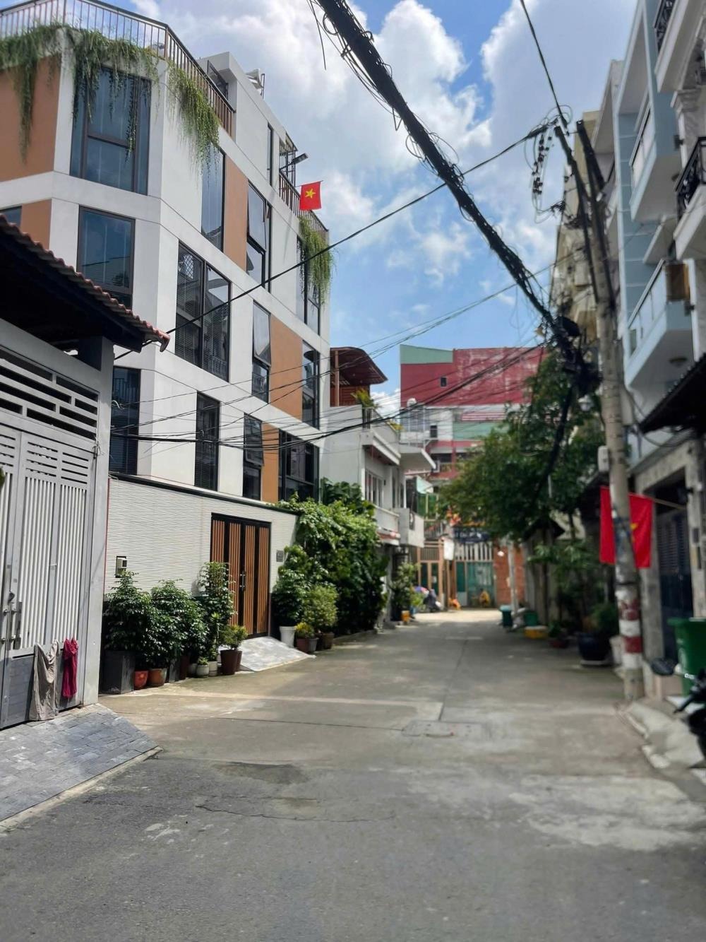 Bán Nhà Đường Phan Văn Hớn, Quận 12 - 8x30m, 19 Phòng Trọ, Tiềm Năng Kinh Doanh Cao