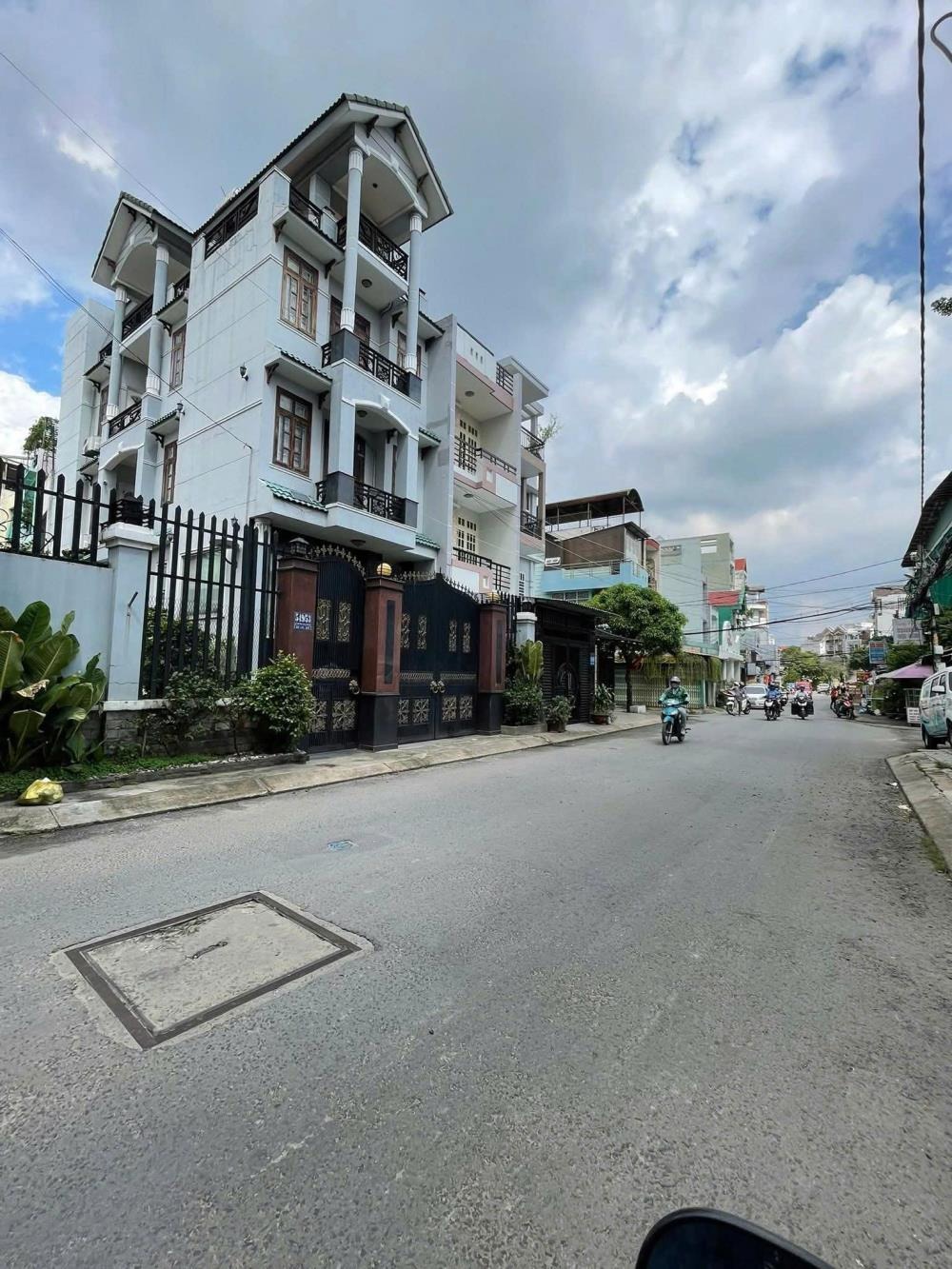 Bán Nhà Đường Phan Văn Hớn, Quận 12 - 8x30m, 19 Phòng Trọ, Tiềm Năng Kinh Doanh Cao