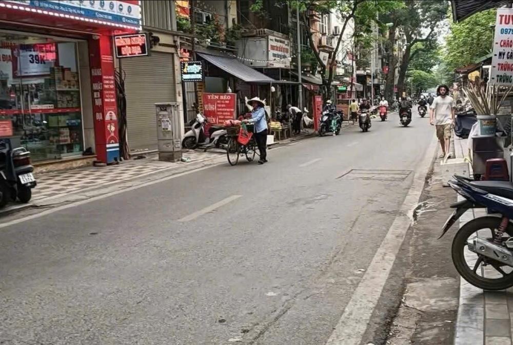 Bán Nhanh Nhà Mặt Phố Yên Phụ - View Hồ, Dòng Tiền Tốt, Kinh Doanh Đỉnh