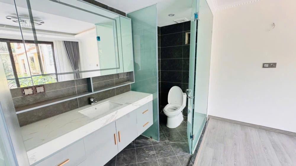 Nhà Thang Máy, 6 Tầng, Ngõ 169 Thái Hà - Giá 12.8 Tỷ