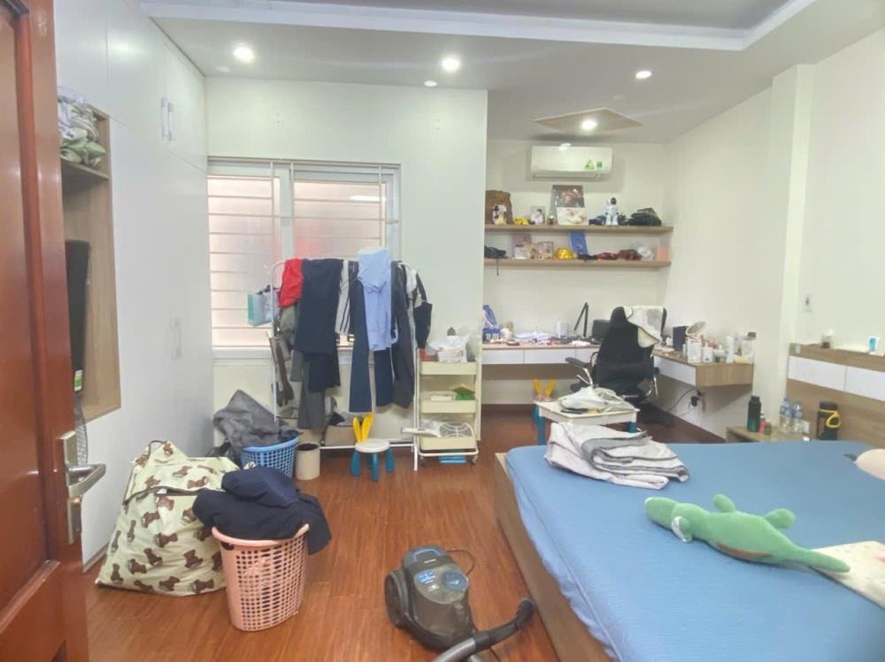 Trần Bình: Nhà Góc 5 Tầng, Mặt Tiền 5m, 7.2 Tỷ - Vị Trí Đắc Địa