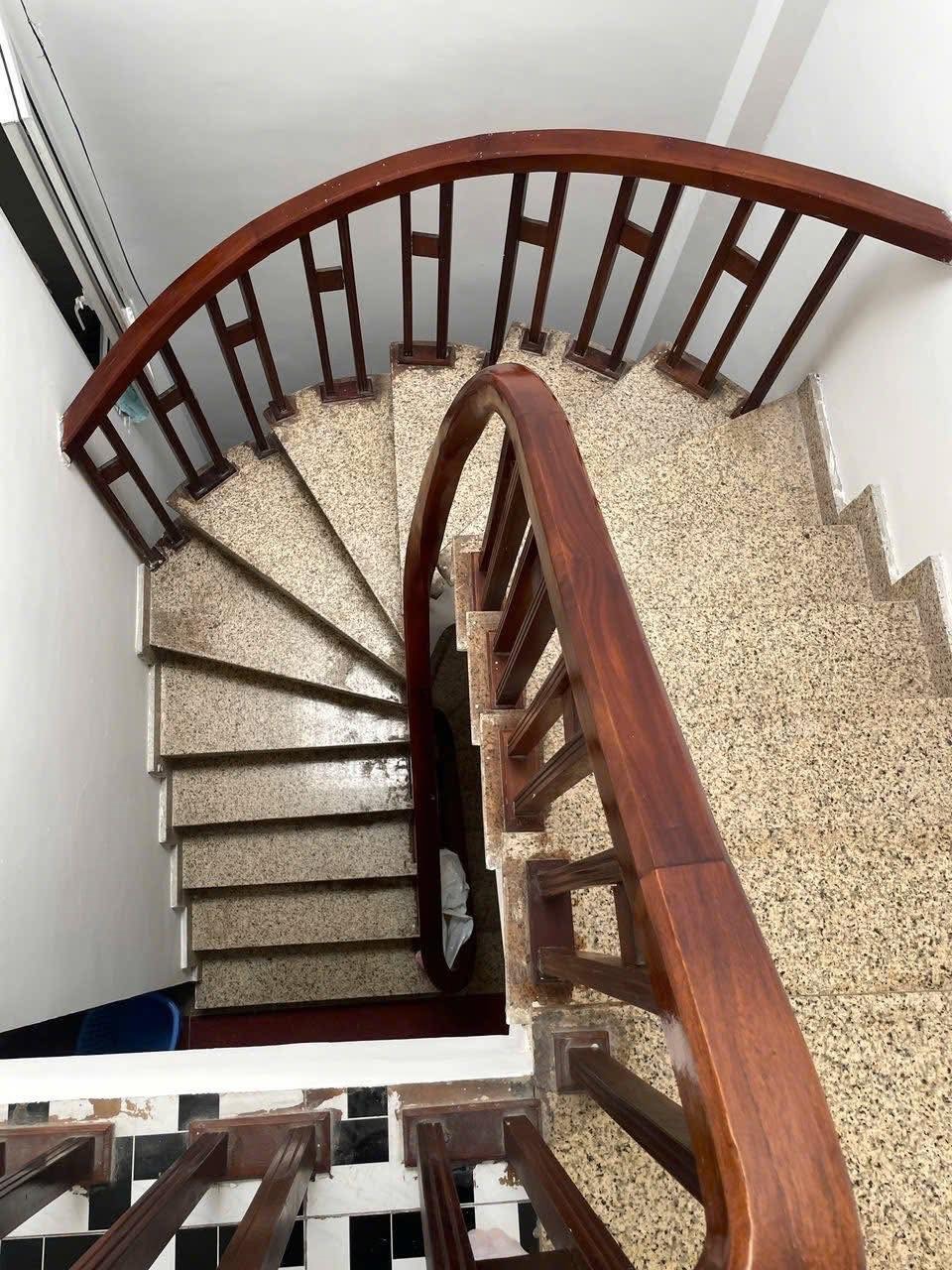 Đại Linh Trung Văn - Nhà 5 Tầng, 6 Tỷ - Vị Trí Đẹp, Nội Thất Ở Ngay