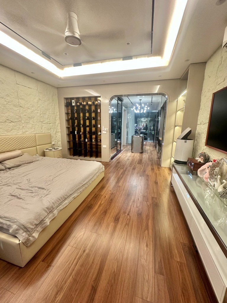 Siêu phẩm lô góc 7 tầng thang máy, 62m², Hoàng Mai - Nội thất cao cấp, ô tô vào nhà