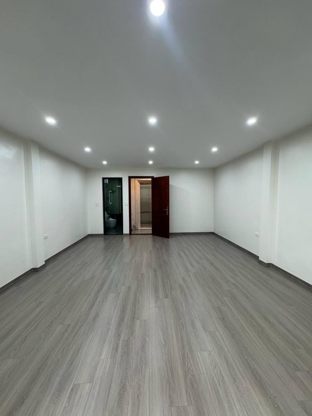 Hoàng Mai - 55m² x 7 Tầng - Mặt Ngõ Rộng | Gara Ô Tô | Kinh Doanh