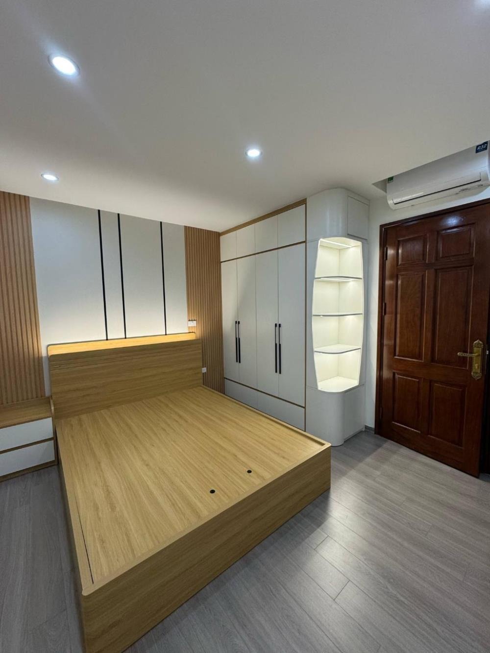 Hoàng Mai - 55m² x 7 Tầng - Mặt Ngõ Rộng | Gara Ô Tô | Kinh Doanh