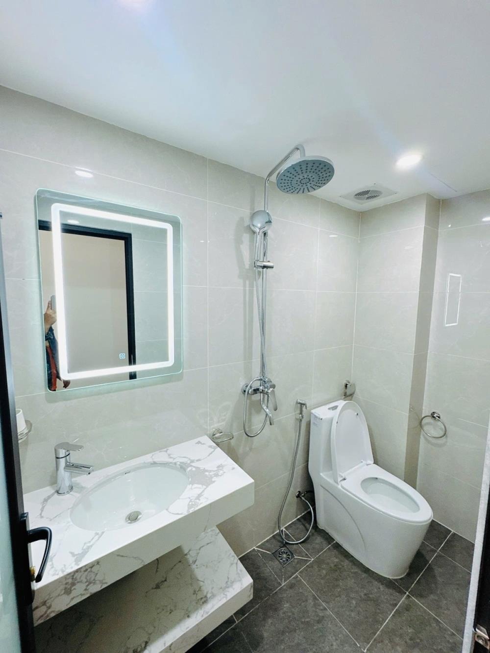 Nhà đẹp mới tinh 4 tầng, full nội thất, ngõ thoáng, giá tốt