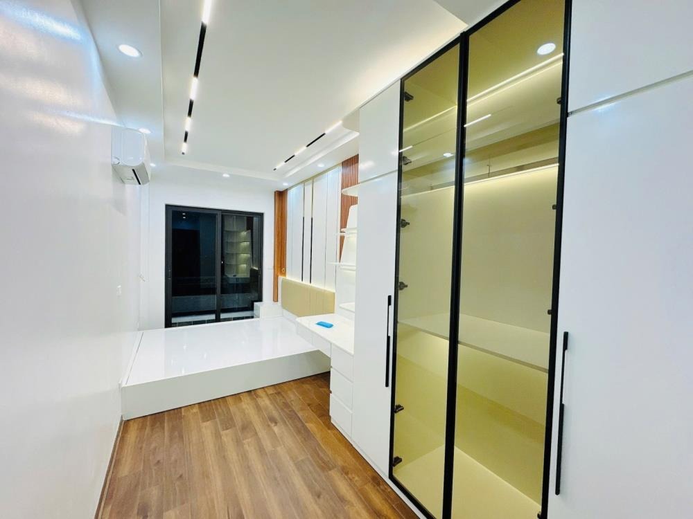 Nhà đẹp mới tinh 4 tầng, full nội thất, ngõ thoáng, giá tốt