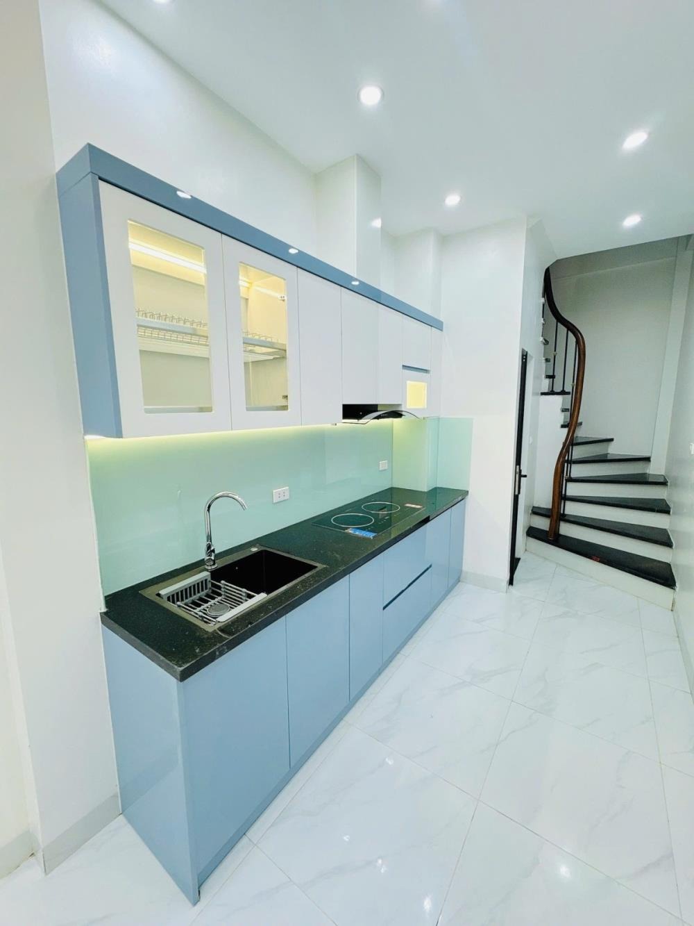 Nhà đẹp mới tinh 4 tầng, full nội thất, ngõ thoáng, giá tốt