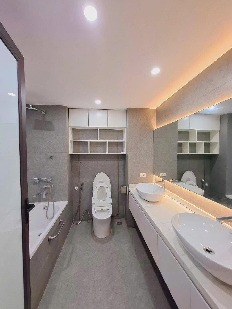 Bán nhà phố 6 tầng thang máy, mặt tiền rộng, vị trí đắc địa Văn Quán