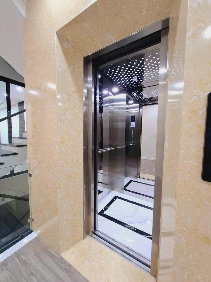 Bán nhà phố 6 tầng thang máy, mặt tiền rộng, vị trí đắc địa Văn Quán