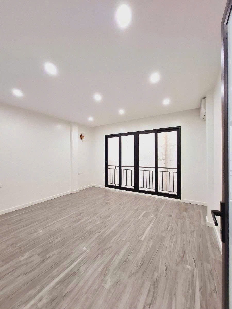 Bán nhà phố 6 tầng thang máy, mặt tiền rộng, vị trí đắc địa Văn Quán