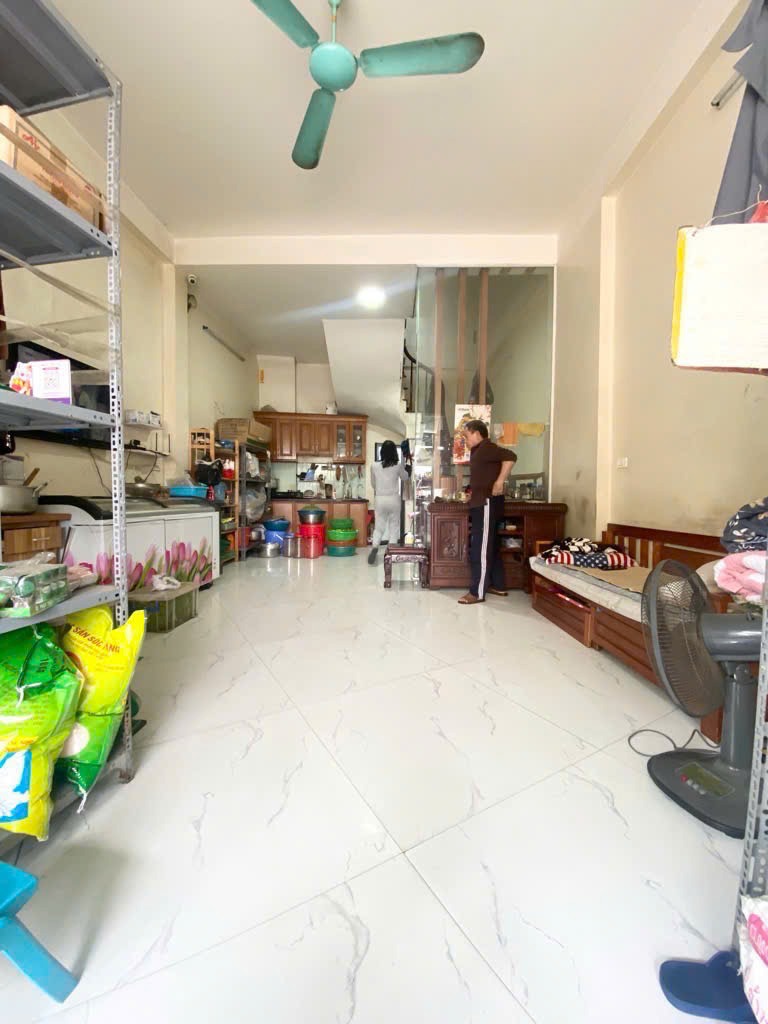 Bán nhà mặt phố Đền Lừ: 5 tầng, 42m², giá 12.8 tỷ, kinh doanh sầm uất