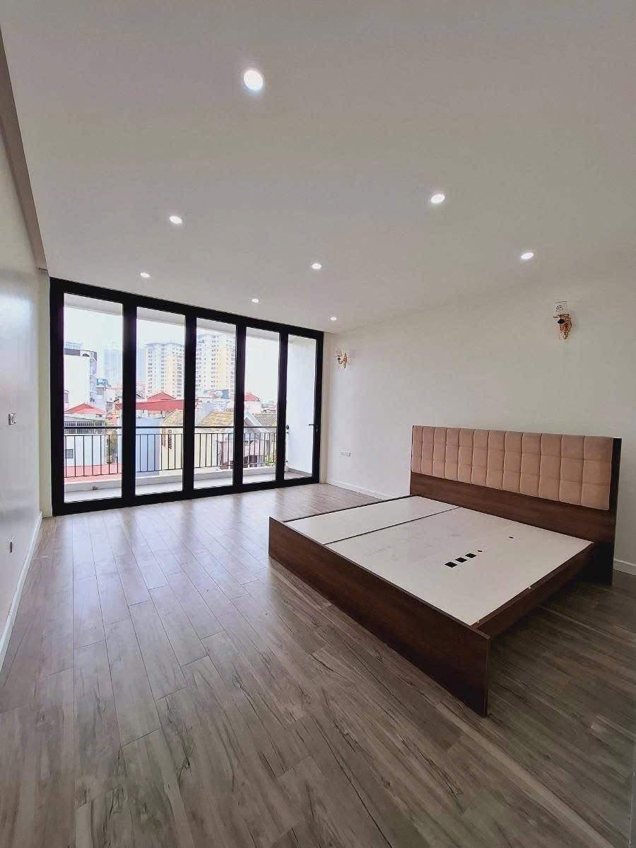 Bán nhà phố 6 tầng thang máy, mặt tiền rộng, vị trí đắc địa Văn Quán
