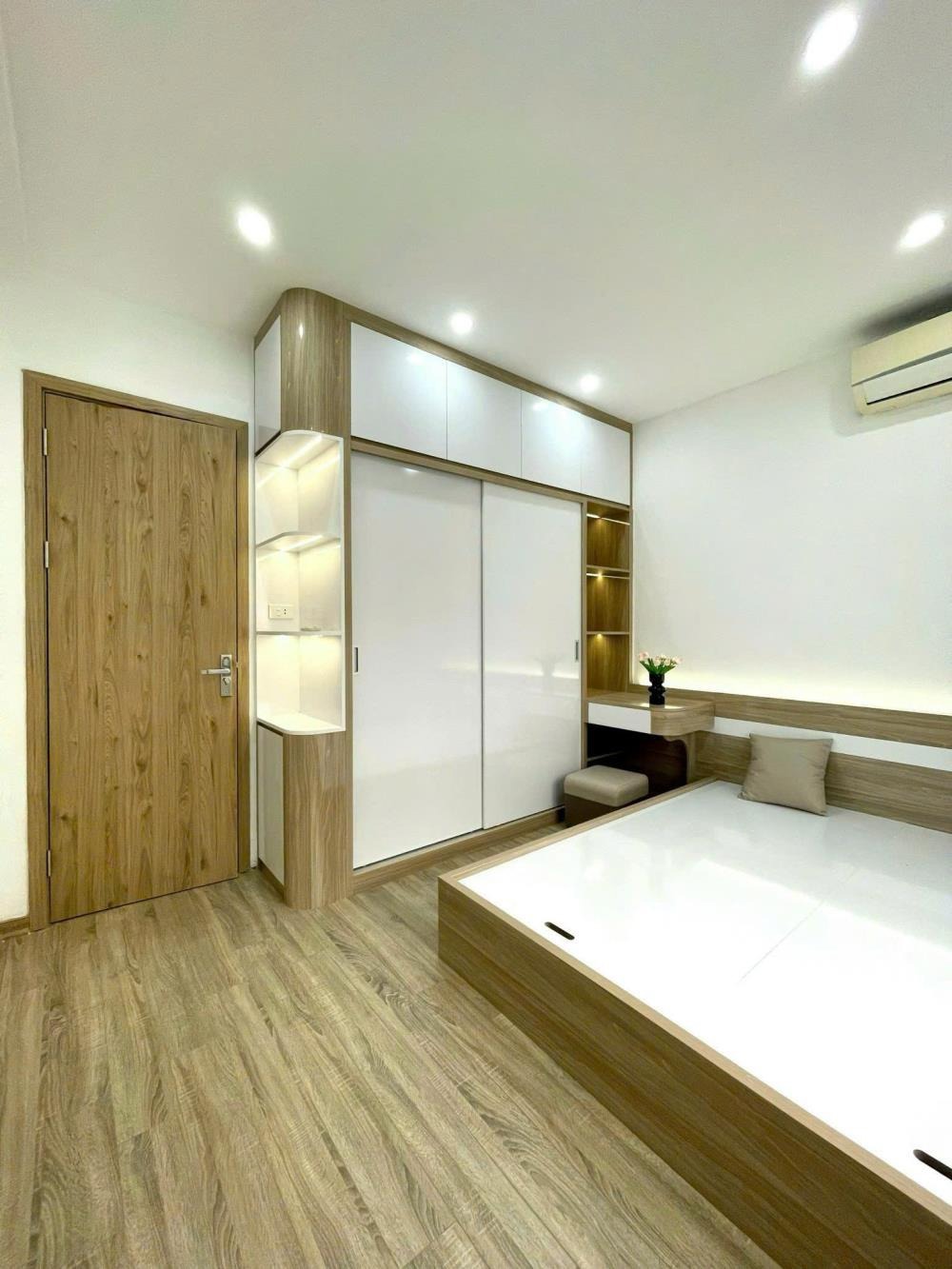 Căn hộ 3PN View Đẹp tại Linh Đàm - Giá Chỉ 5.5 Tỷ - Pháp Lý Sổ Đỏ