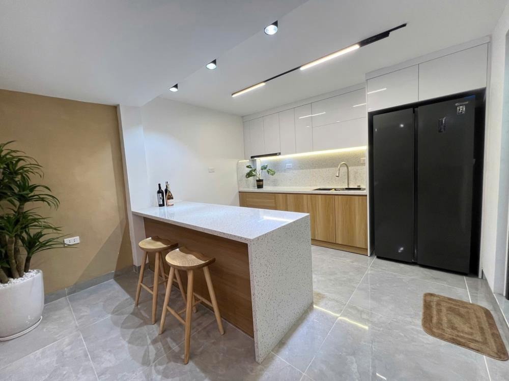Bán nhà phố Bạch Mai - 40m2 x 5 tầng - Lô góc 2 thoáng - Giá 7.5 tỷ