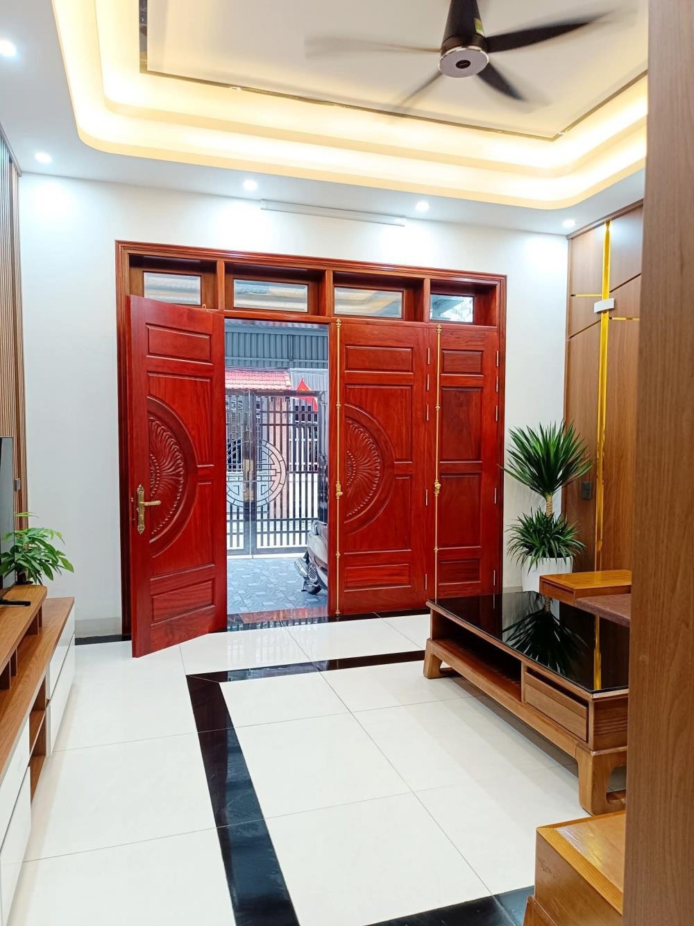 Bán Nhà Phố Hồng Mai, Hai Bà Trưng: Lô Góc, Ngõ Thông, 8.3 Tỷ