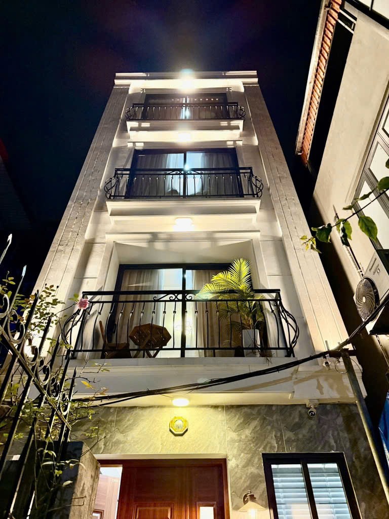 Nhà Góc 4 Tầng, Nội Thất Cao Cấp, Full Option - Giá 6 Tỷ