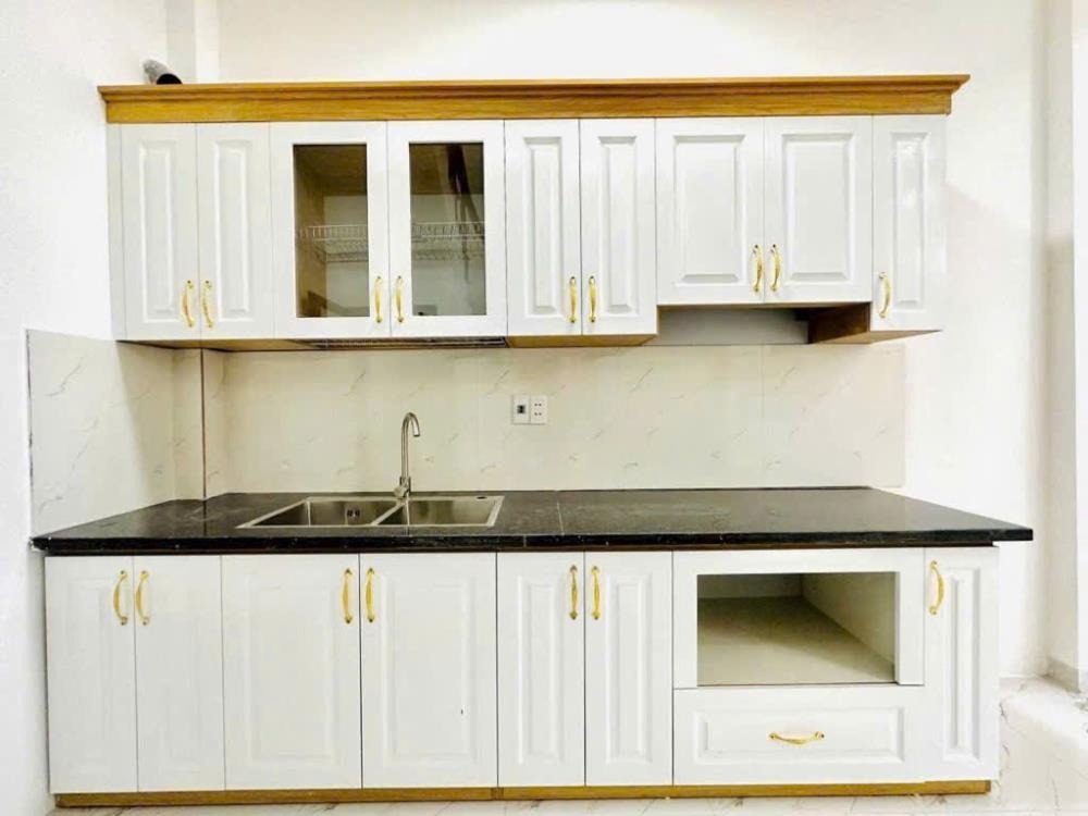 Bán nhà phố Long Biên 5 tầng, 30m², gần ô tô, nội thất cơ bản - Giá 4.5 tỷ