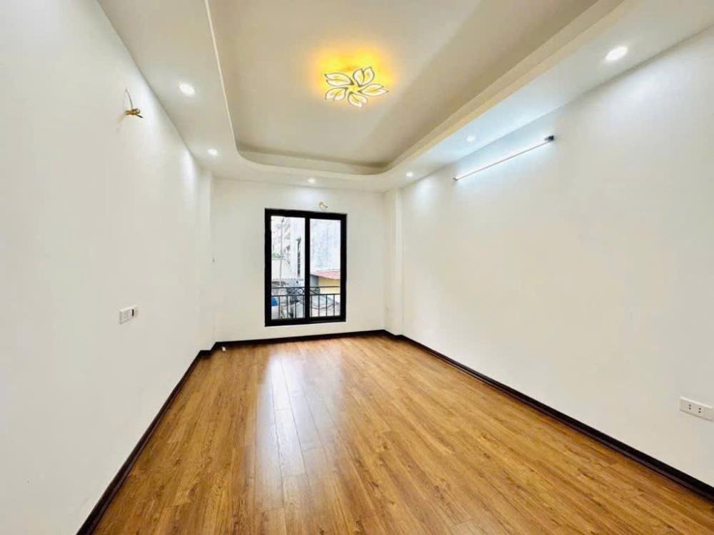 Bán nhà phố Long Biên 5 tầng, 30m², gần ô tô, nội thất cơ bản - Giá 4.5 tỷ