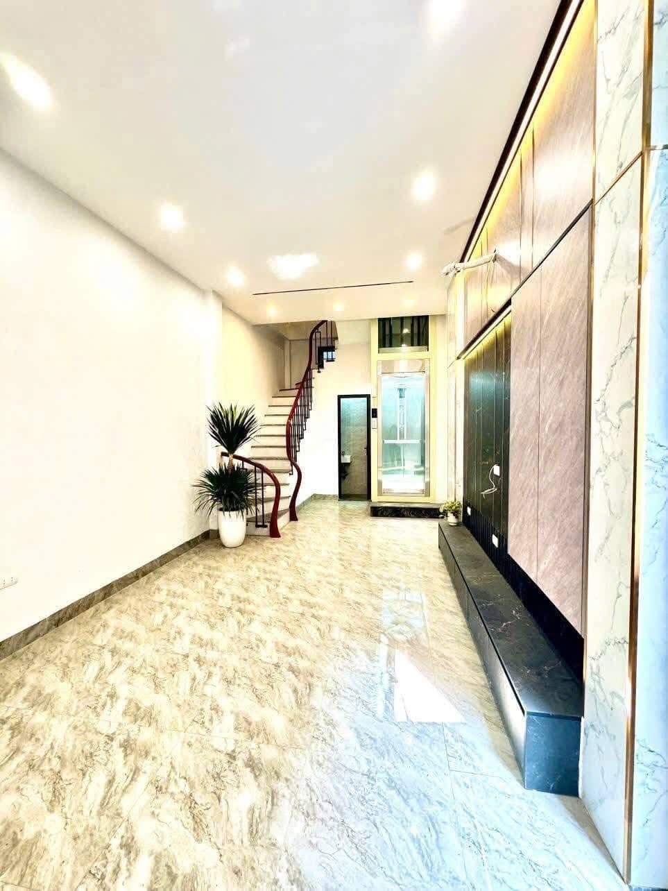 Bán nhà Thụy Khuê, Tây Hồ: 30m2, 6 Tầng, Thang Máy, Full Nội Thất - 7.7 Tỷ