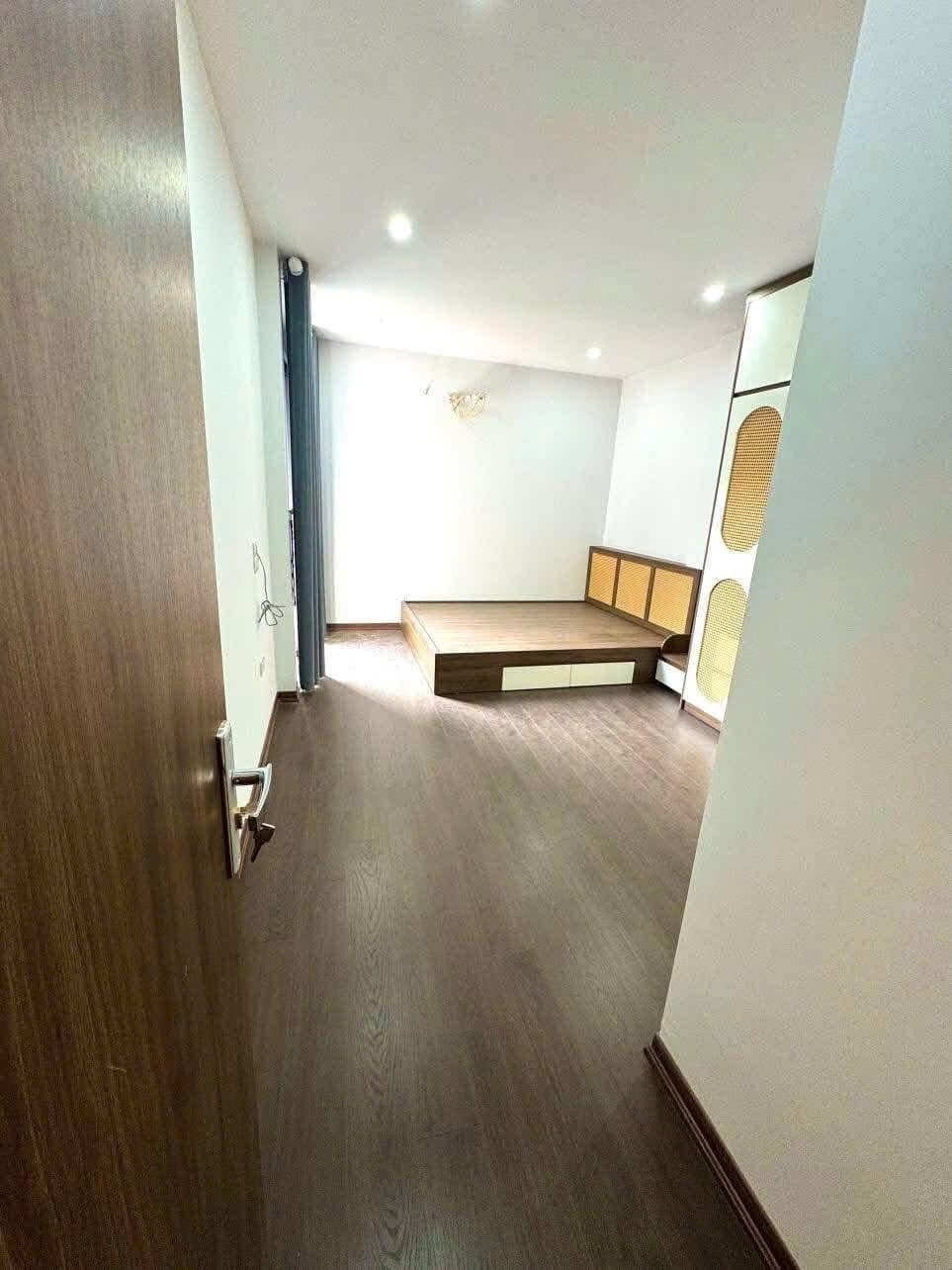 Bán nhà Thụy Khuê, Tây Hồ: 30m2, 6 Tầng, Thang Máy, Full Nội Thất - 7.7 Tỷ