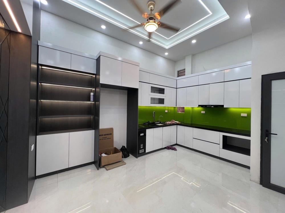 Bán nhà mới 5 tầng, full nội thất, mặt tiền rộng, vị trí đắc địa Vĩnh Phúc - Giá 10.5 tỷ