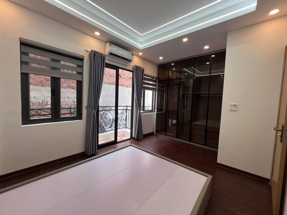 Bán nhà mới 5 tầng, full nội thất, mặt tiền rộng, vị trí đắc địa Vĩnh Phúc - Giá 10.5 tỷ