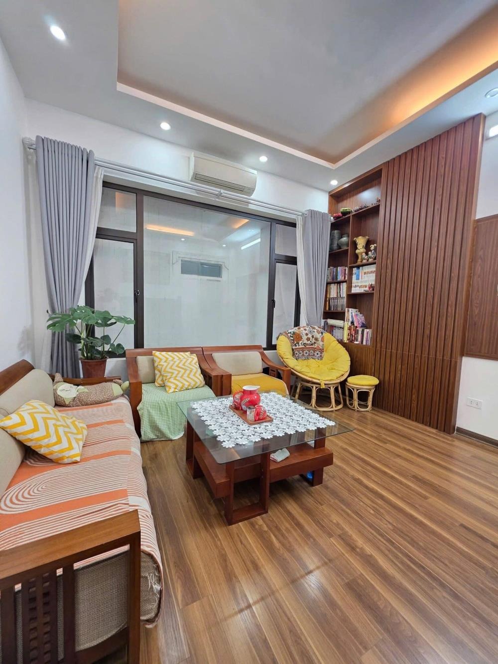 Bán nhà đường Láng, Đống Đa: 41m2, 5 tầng, 4 ngủ, 8.5 tỷ