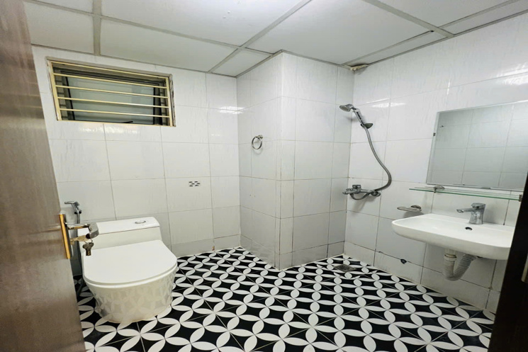 Bán căn 2 ngủ tầng thấp toà HH4 Linh Đàm tiện đi lại, thoáng mát giá chỉ 2 tỷ 570 bao phí